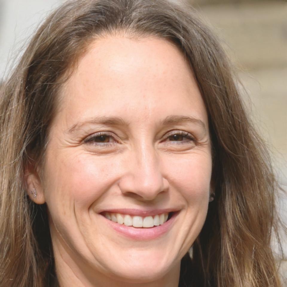 Portrait professionnel de Margaux Delacroix, formatrice experte en finance stratégique